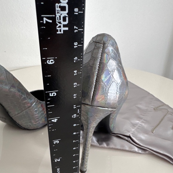GIUSEPPE Zanotti Silver Iridescent Size 5 -4.25” Heels with Dust Cover - Picture 17 of 17